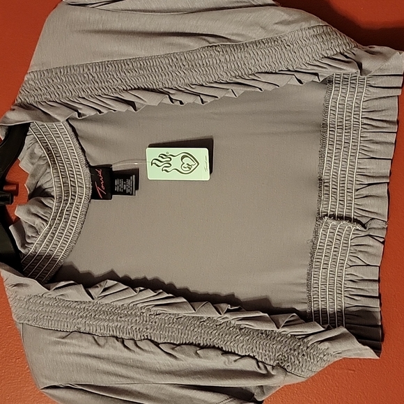 NWT Plus size 2X Torrid Grey Ruffle Cocoon Shrug - Picture 2 of 4